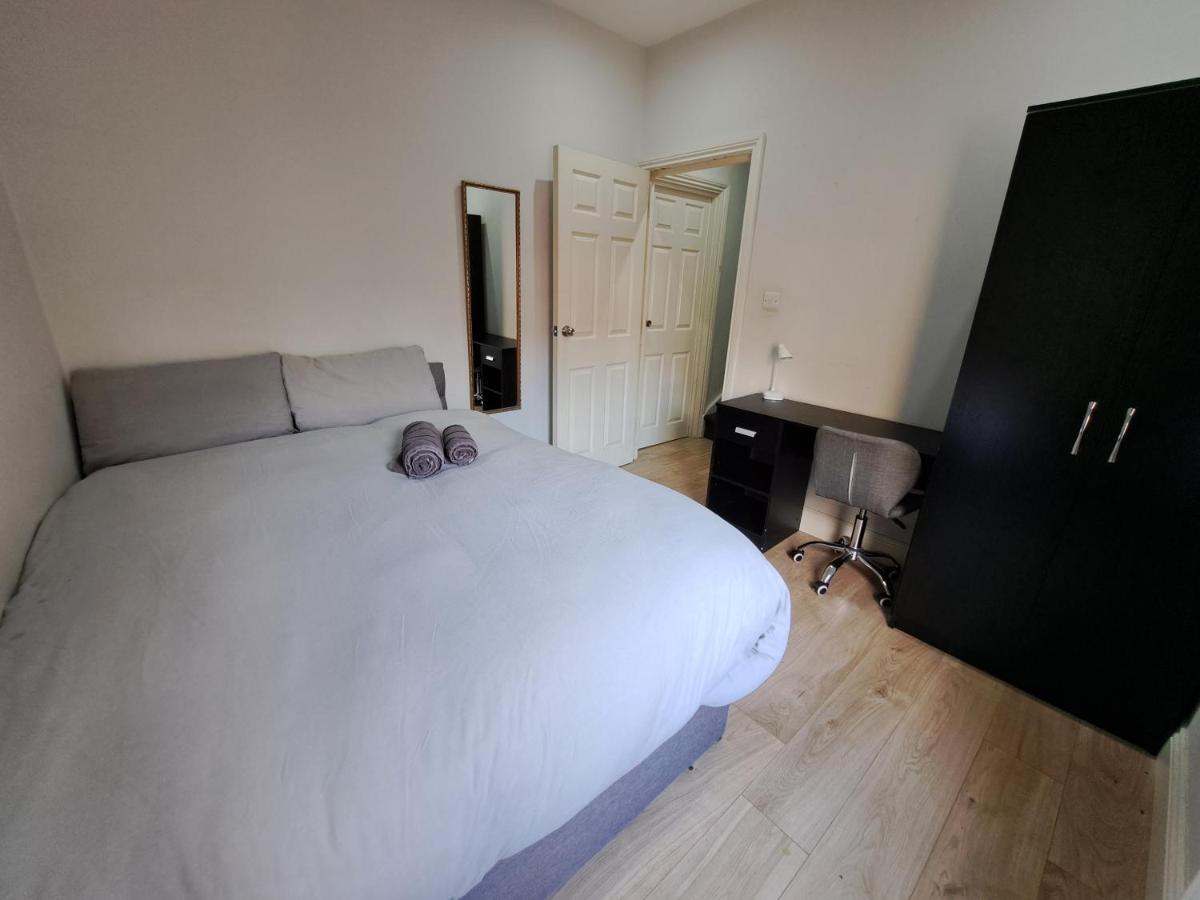 Comfy Fenia Quarto em Acomodações Particulares Londres